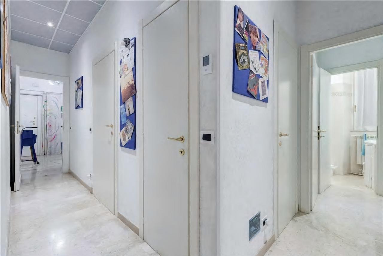 Holiday Jeans Apartment Рим Екстериор снимка